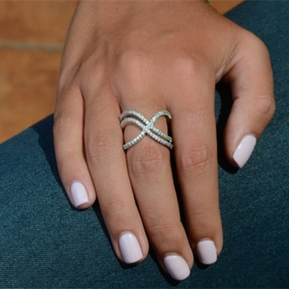 Sparkling White Gold Criss-Cross Diamond Ring - Picture 6 of 6